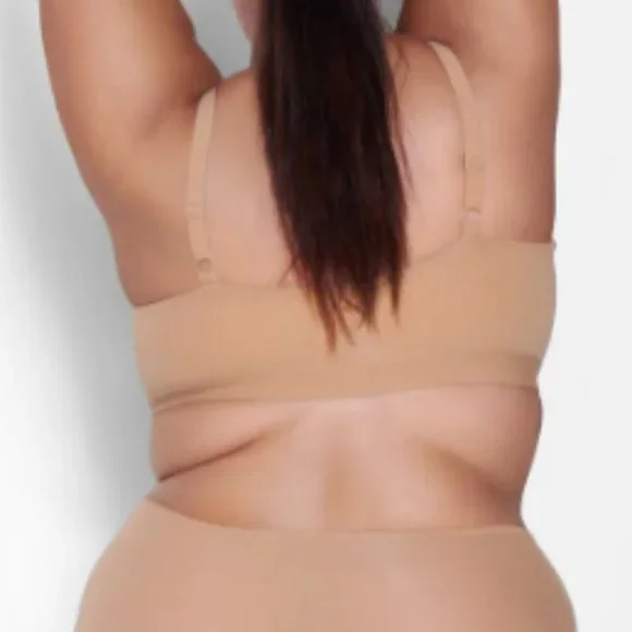 (2220) SKIMS NWT FITS EVERYBODY  SCOOP BRALETTE - Picture 4 of 4